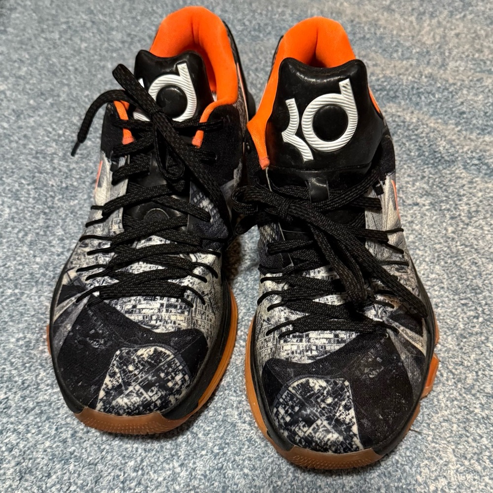 Men’s size 11
Nike Kevin Durant tennis shoes KD